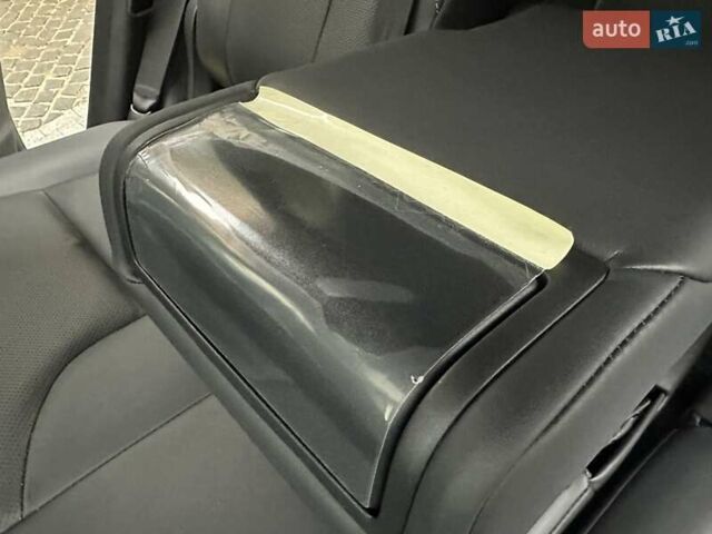 Белый Лексус ЛХ, объемом двигателя 3.35 л и пробегом 12 тыс. км за 120500 $, фото 81 на Automoto.ua