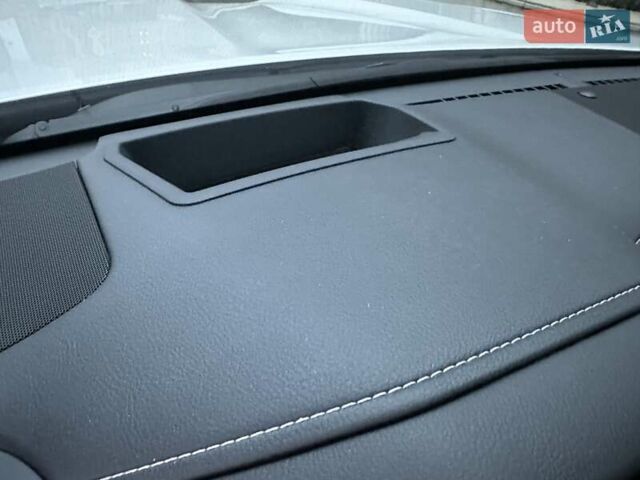 Белый Лексус ЛХ, объемом двигателя 3.45 л и пробегом 20 тыс. км за 127500 $, фото 41 на Automoto.ua