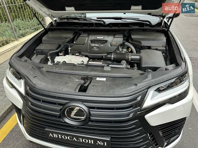 Белый Лексус ЛХ, объемом двигателя 3.35 л и пробегом 12 тыс. км за 120500 $, фото 96 на Automoto.ua