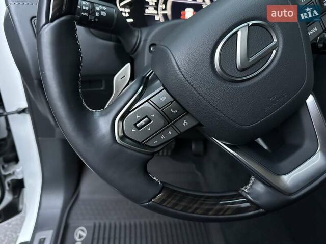 Белый Лексус ЛХ, объемом двигателя 3.45 л и пробегом 20 тыс. км за 127500 $, фото 37 на Automoto.ua