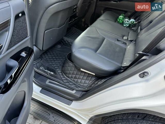 Белый Лексус ЛХ, объемом двигателя 3.45 л и пробегом 17 тыс. км за 121500 $, фото 31 на Automoto.ua