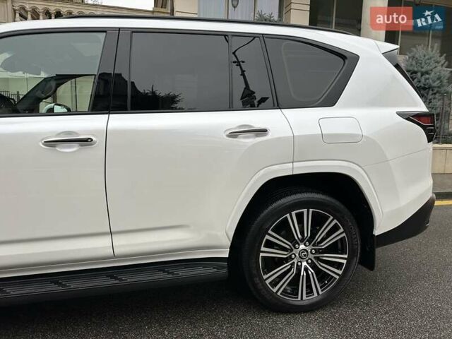 Белый Лексус ЛХ, объемом двигателя 3.35 л и пробегом 12 тыс. км за 120500 $, фото 26 на Automoto.ua