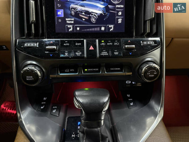 Белый Лексус ЛХ, объемом двигателя 3.35 л и пробегом 50 тыс. км за 114900 $, фото 15 на Automoto.ua