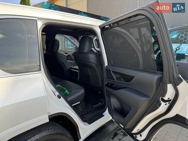 Белый Лексус ЛХ, объемом двигателя 3.45 л и пробегом 17 тыс. км за 121500 $, фото 34 на Automoto.ua