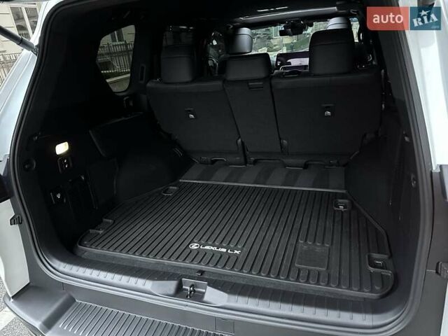 Белый Лексус ЛХ, объемом двигателя 3.45 л и пробегом 20 тыс. км за 127500 $, фото 79 на Automoto.ua