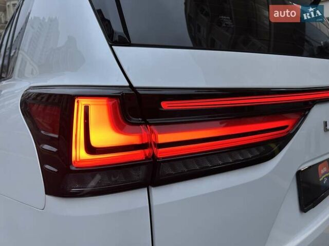 Белый Лексус ЛХ, объемом двигателя 3.45 л и пробегом 20 тыс. км за 127500 $, фото 24 на Automoto.ua