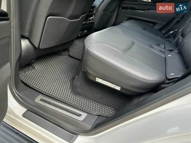 Білий Лексус ЛХ, об'ємом двигуна 3.35 л та пробігом 37 тис. км за 114900 $, фото 49 на Automoto.ua