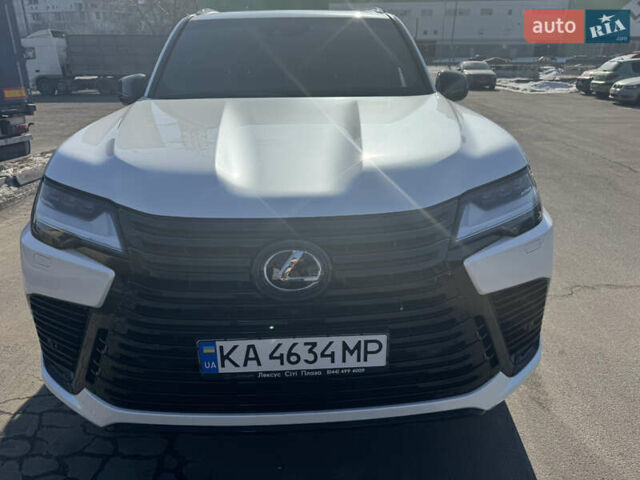 Белый Лексус ЛХ, объемом двигателя 3.45 л и пробегом 9 тыс. км за 116000 $, фото 1 на Automoto.ua