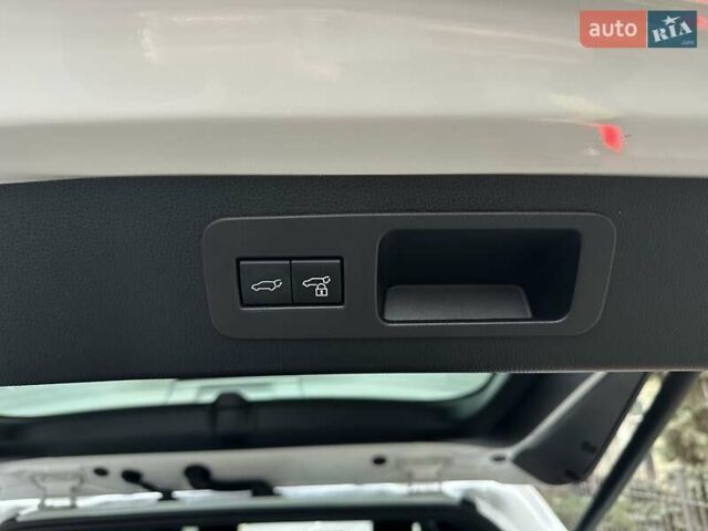 Белый Лексус ЛХ, объемом двигателя 3.35 л и пробегом 12 тыс. км за 120500 $, фото 91 на Automoto.ua