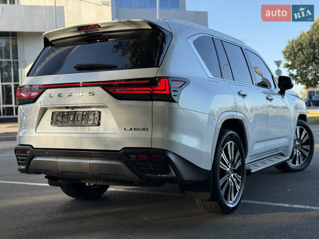 Лексус ЛХ 2022 у Києві на Automoto.ua Білий Лексус ЛХ, об'ємом двигуна 3.5 л та пробігом 33 тис. км за 113500 $, фото 10 на Automoto.ua