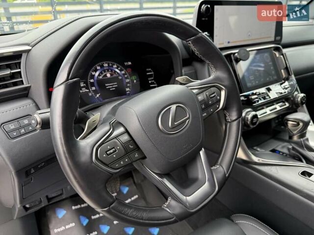 Белый Лексус ЛХ, объемом двигателя 3.35 л и пробегом 52 тыс. км за 113700 $, фото 20 на Automoto.ua