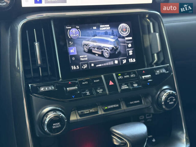 Лексус ЛХ 2022 у Києві на Automoto.ua Білий Лексус ЛХ, об'ємом двигуна 3.5 л та пробігом 33 тис. км за 113500 $, фото 34 на Automoto.ua