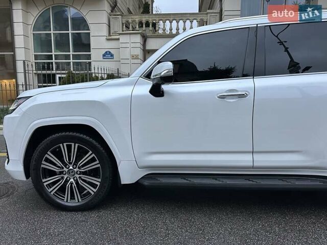 Белый Лексус ЛХ, объемом двигателя 3.45 л и пробегом 20 тыс. км за 127500 $, фото 17 на Automoto.ua