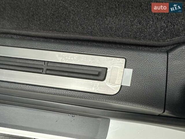 Белый Лексус ЛХ, объемом двигателя 3.35 л и пробегом 12 тыс. км за 120500 $, фото 84 на Automoto.ua