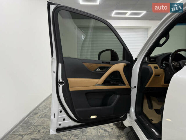 Белый Лексус ЛХ, объемом двигателя 3.35 л и пробегом 50 тыс. км за 114900 $, фото 22 на Automoto.ua