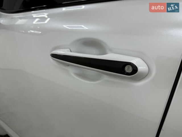 Белый Лексус ЛХ, объемом двигателя 3.35 л и пробегом 50 тыс. км за 114900 $, фото 30 на Automoto.ua