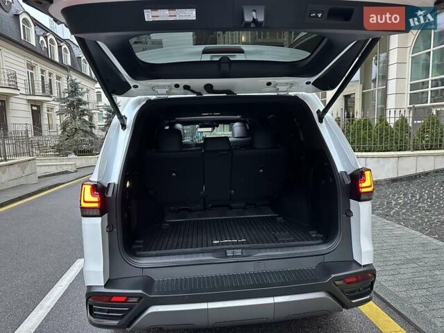 Белый Лексус ЛХ, объемом двигателя 3.45 л и пробегом 20 тыс. км за 127500 $, фото 78 на Automoto.ua