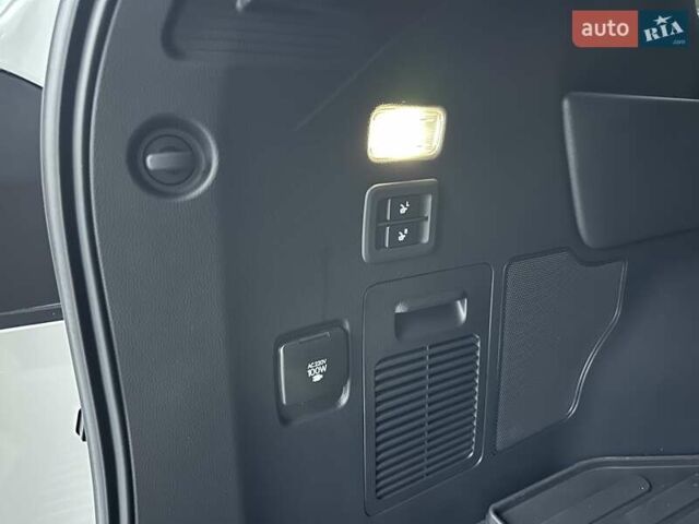 Белый Лексус ЛХ, объемом двигателя 3.45 л и пробегом 20 тыс. км за 127500 $, фото 80 на Automoto.ua