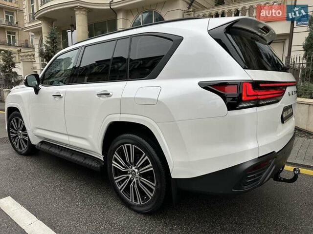 Белый Лексус ЛХ, объемом двигателя 3.35 л и пробегом 12 тыс. км за 120500 $, фото 6 на Automoto.ua