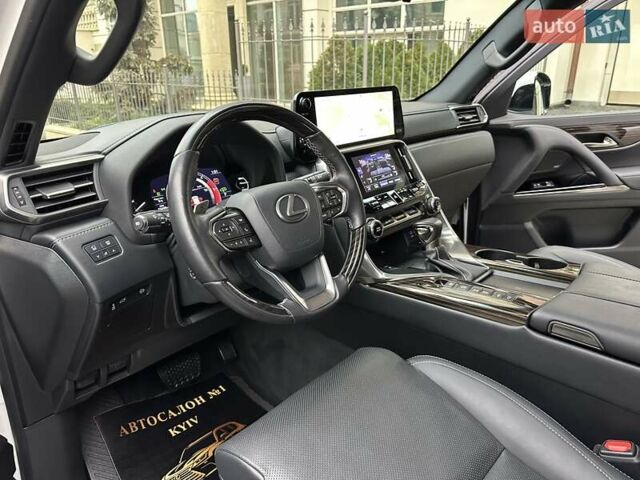 Белый Лексус ЛХ, объемом двигателя 3.35 л и пробегом 12 тыс. км за 120500 $, фото 33 на Automoto.ua
