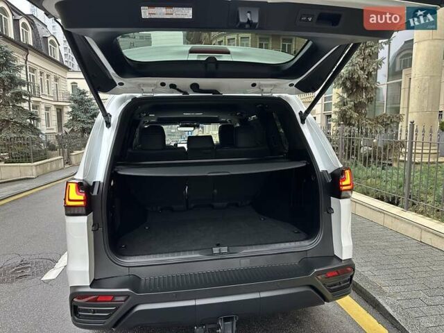 Белый Лексус ЛХ, объемом двигателя 3.35 л и пробегом 12 тыс. км за 120500 $, фото 90 на Automoto.ua