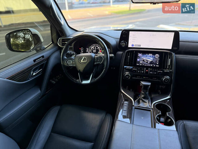 Лексус ЛХ 2022 у Києві на Automoto.ua Білий Лексус ЛХ, об'ємом двигуна 3.5 л та пробігом 33 тис. км за 113500 $, фото 27 на Automoto.ua
