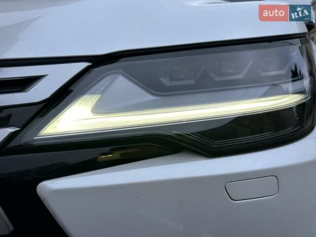 Белый Лексус ЛХ, объемом двигателя 3.45 л и пробегом 20 тыс. км за 127500 $, фото 16 на Automoto.ua