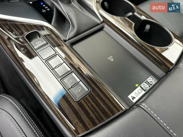 Белый Лексус ЛХ, объемом двигателя 3.35 л и пробегом 12 тыс. км за 120500 $, фото 62 на Automoto.ua