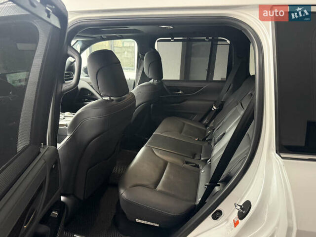 Белый Лексус ЛХ, объемом двигателя 3.45 л и пробегом 46 тыс. км за 120000 $, фото 6 на Automoto.ua