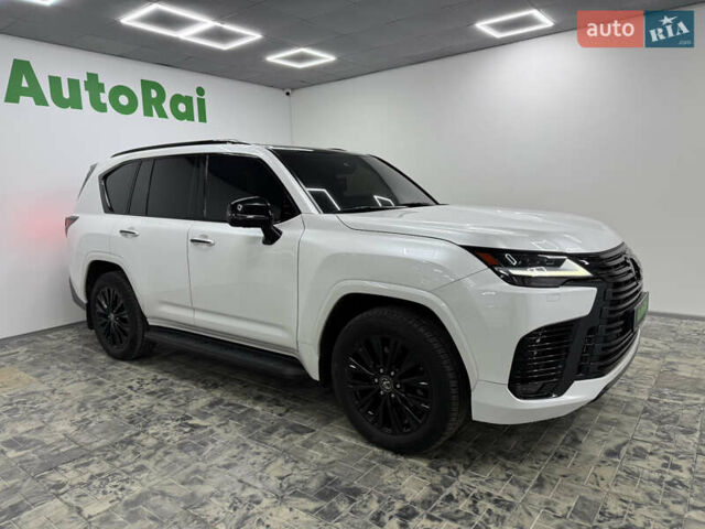 Белый Лексус ЛХ, объемом двигателя 3.35 л и пробегом 50 тыс. км за 114900 $, фото 1 на Automoto.ua