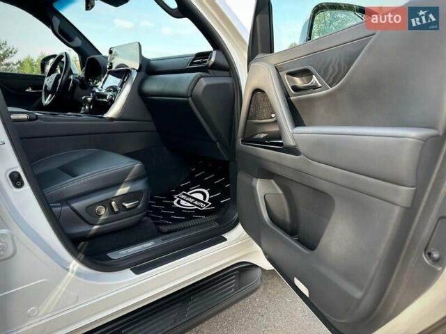 Білий Лексус ЛХ, об'ємом двигуна 3.35 л та пробігом 37 тис. км за 114900 $, фото 61 на Automoto.ua