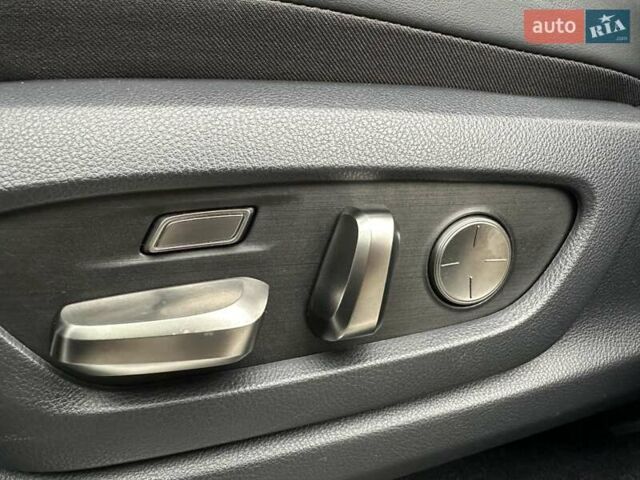 Белый Лексус ЛХ, объемом двигателя 3.35 л и пробегом 12 тыс. км за 120500 $, фото 41 на Automoto.ua