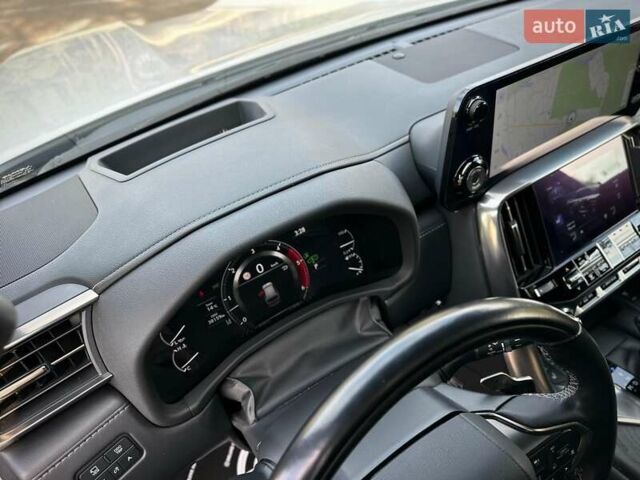 Білий Лексус ЛХ, об'ємом двигуна 3.35 л та пробігом 37 тис. км за 114900 $, фото 52 на Automoto.ua