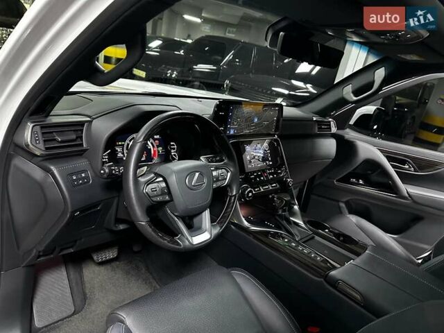 Лексус ЛХ 2022 в Киеве на Automoto.ua Белый Лексус ЛХ, объемом двигателя 3.45 л и пробегом 15 тыс. км за 117500 $, фото 41 на Automoto.ua