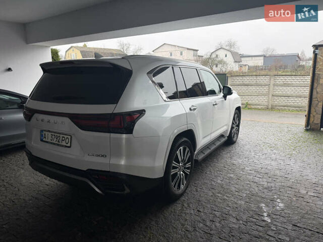 Белый Лексус ЛХ, объемом двигателя 3.45 л и пробегом 46 тыс. км за 120000 $, фото 3 на Automoto.ua