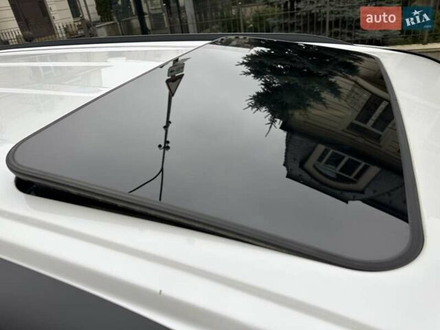 Белый Лексус ЛХ, объемом двигателя 3.35 л и пробегом 12 тыс. км за 120500 $, фото 32 на Automoto.ua