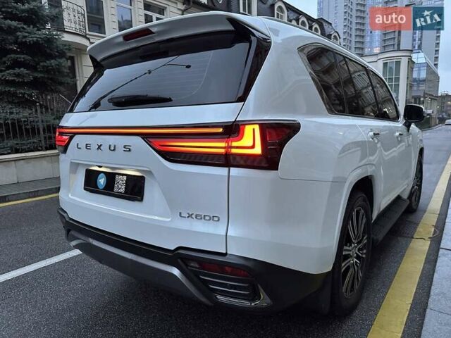 Белый Лексус ЛХ, объемом двигателя 3.45 л и пробегом 20 тыс. км за 127500 $, фото 103 на Automoto.ua