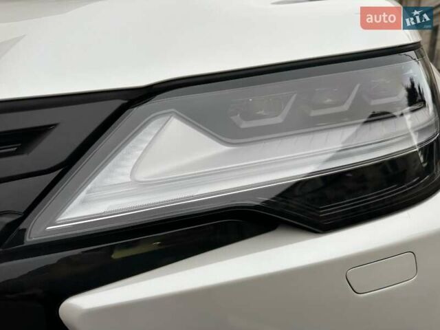 Белый Лексус ЛХ, объемом двигателя 3.35 л и пробегом 12 тыс. км за 120500 $, фото 23 на Automoto.ua