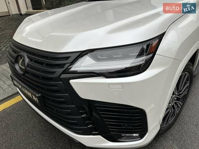 Белый Лексус ЛХ, объемом двигателя 3.35 л и пробегом 12 тыс. км за 120500 $, фото 17 на Automoto.ua