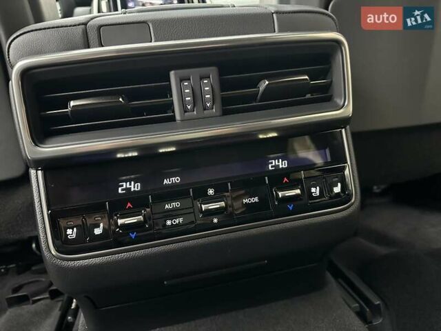 Белый Лексус ЛХ, объемом двигателя 3.35 л и пробегом 12 тыс. км за 120500 $, фото 80 на Automoto.ua