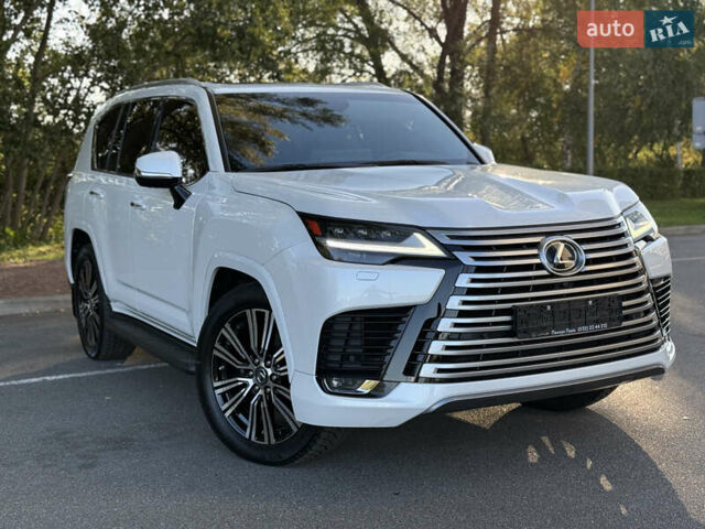 Белый Лексус ЛХ, объемом двигателя 3.5 л и пробегом 33 тыс. км за 113500 $, фото 5 на Automoto.ua