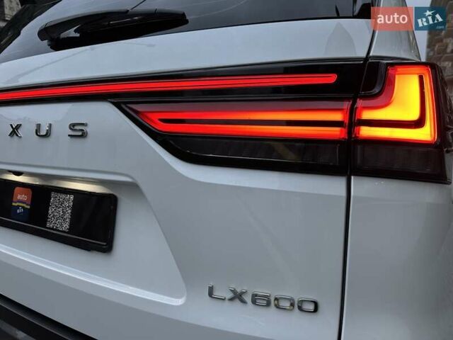 Белый Лексус ЛХ, объемом двигателя 3.45 л и пробегом 20 тыс. км за 127500 $, фото 25 на Automoto.ua