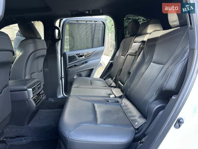 Білий Лексус ЛХ, об'ємом двигуна 3.45 л та пробігом 19 тис. км за 124900 $, фото 64 на Automoto.ua