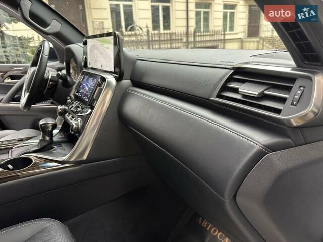 Белый Лексус ЛХ, объемом двигателя 3.35 л и пробегом 12 тыс. км за 120500 $, фото 68 на Automoto.ua