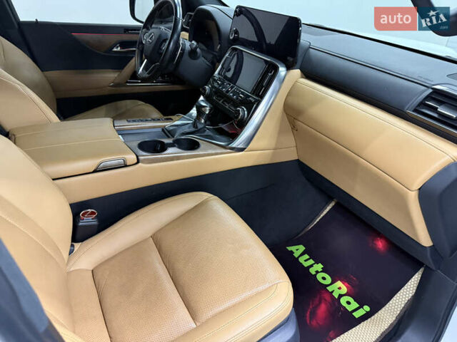 Белый Лексус ЛХ, объемом двигателя 3.35 л и пробегом 50 тыс. км за 114900 $, фото 25 на Automoto.ua