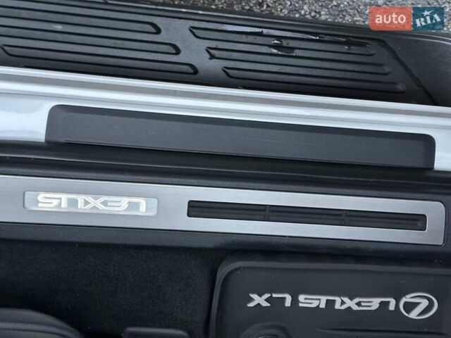 Белый Лексус ЛХ, объемом двигателя 3.45 л и пробегом 20 тыс. км за 127500 $, фото 55 на Automoto.ua