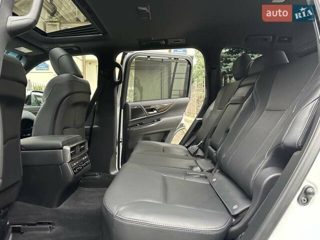 Белый Лексус ЛХ, объемом двигателя 3.35 л и пробегом 12 тыс. км за 120500 $, фото 76 на Automoto.ua