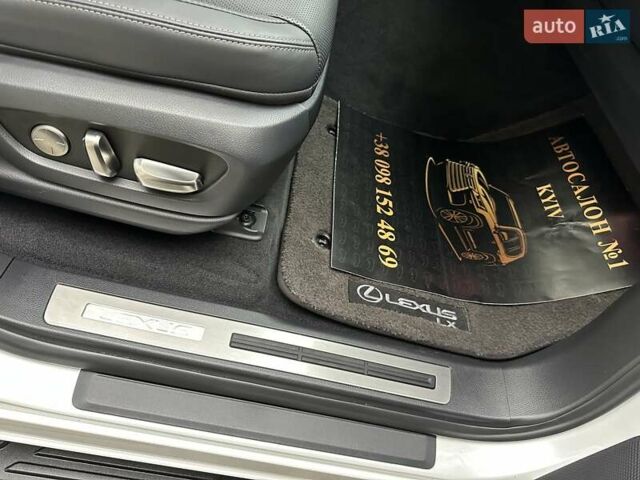 Белый Лексус ЛХ, объемом двигателя 3.35 л и пробегом 12 тыс. км за 120500 $, фото 71 на Automoto.ua