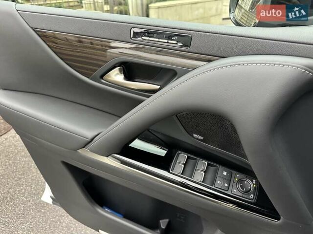 Белый Лексус ЛХ, объемом двигателя 3.35 л и пробегом 12 тыс. км за 120500 $, фото 36 на Automoto.ua