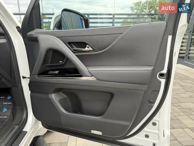 Белый Лексус ЛХ, объемом двигателя 3.35 л и пробегом 52 тыс. км за 113700 $, фото 27 на Automoto.ua